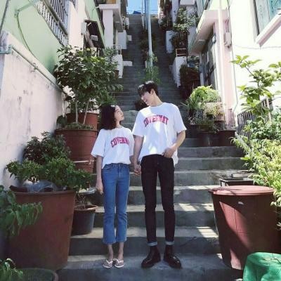 00后微信情侶頭像一對兩張 你的未來我奉陪到底