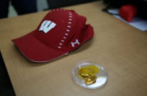 科學家發明了一種電動棒球帽，要拯救男性禿頂