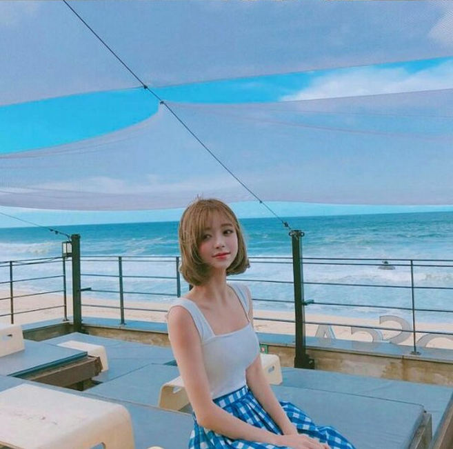 最新夏日海邊女生圖片甜美可愛 去同一片海灘
