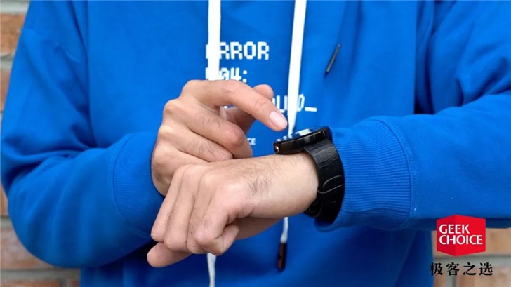 這款Moto 360圓形智能手表，在五年前引發手表「刷機」熱