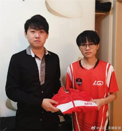 West加入LGD是怎么回事 英雄聯盟IG陳龍West加入LGD