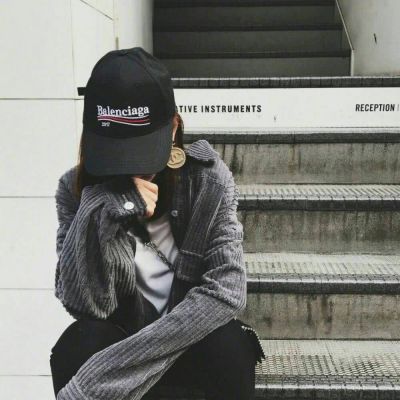 qq女生用的霸氣頭像戴帽子的 你不需要雞湯你需要巴掌
