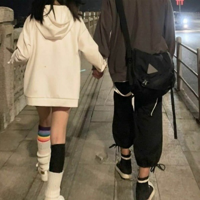 520情侶背影頭像低調(diào)恩愛(ài) 青春情侶頭像適合00后