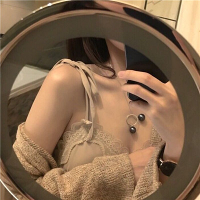 2020露肩性感鎖骨女生頭像 高清騷氣超拽有點(diǎn)污圖片