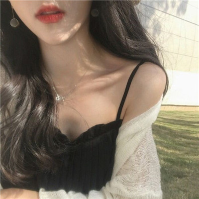 2020露肩性感鎖骨女生頭像 高清騷氣超拽有點(diǎn)污圖片