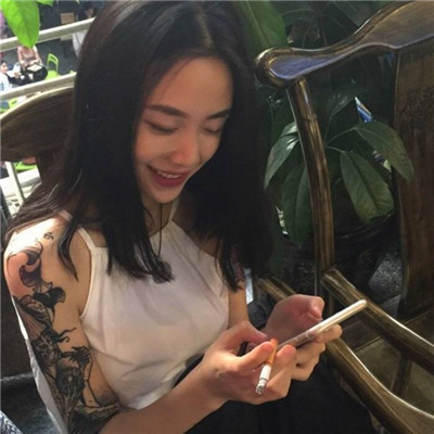 非主流2020女生超拽霸氣頭像 我明明在笑為什么眼睛濕了