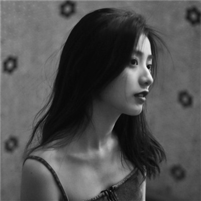 女生傷感側面黑白頭像2020 一顆陪你到老的心還不夠嗎