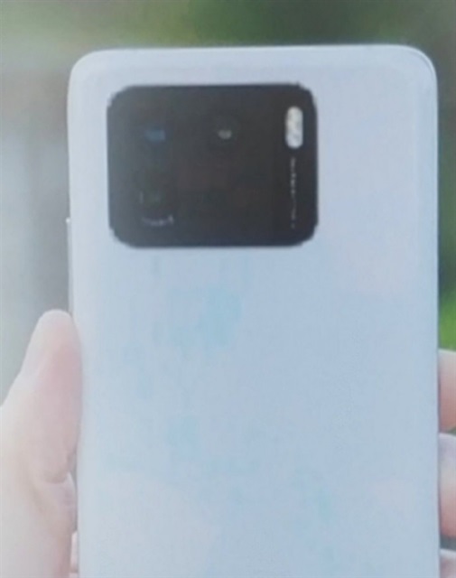 小米 11 Pro 真機圖首曝：橫向矩陣式后置相機模組