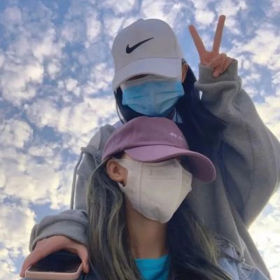 俏皮顏值超級(jí)高的姐妹頭像超級(jí)萌 是愛(ài)讓我們甘愿舟車勞頓來(lái)來(lái)往往